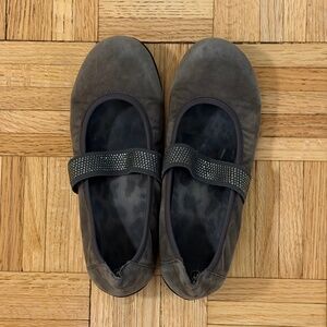 Size 8 - Vionic Fern Mary Jane grey flats with a beaded shimmer strap